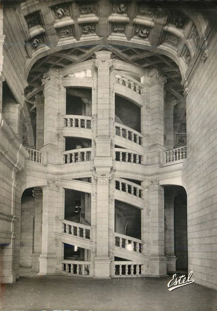 O Castelo de Chambord — O Grande Escalier Duplo — Editor Estel, n° 2460 - Frente