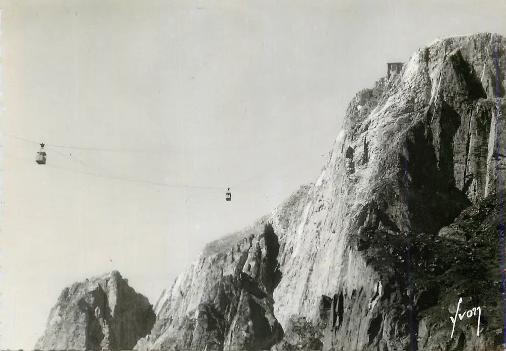 Chamonix (Alta Saboia) — Teleférico do Brévent — Éditions d'Art 'YVON', Paris - Frente