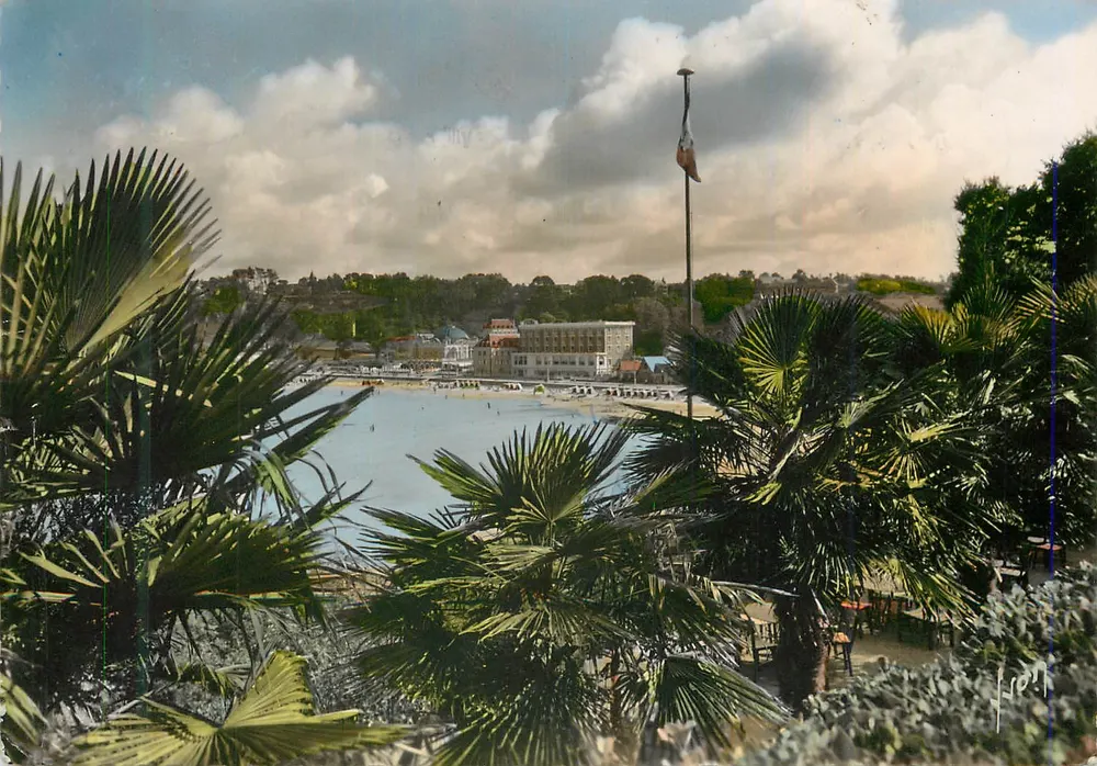 Praia de La Plageaux — vista da mar e dos edifícios — Edições Guirec, n° I.B.C. 6057 - Frente