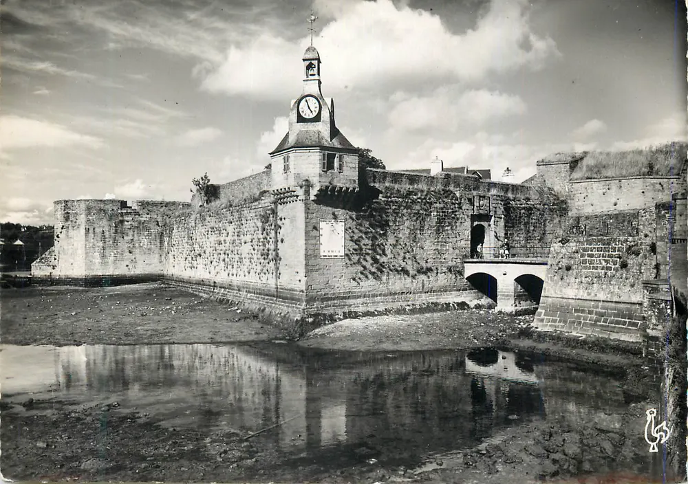 Castelo de Concarneau — vista da cidade fechada — Les Images Moderne (VIII) - Frente