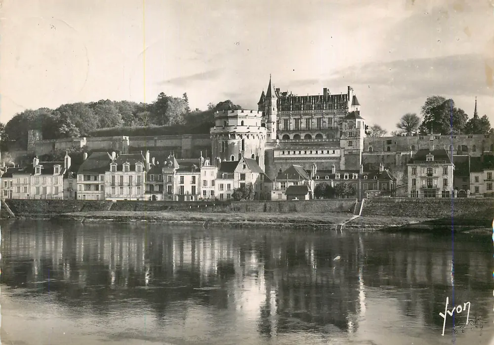 Amboise (Indre-et-Loire) — Le Château (XVe s.) et la Loire — Éditions Martel - Recto