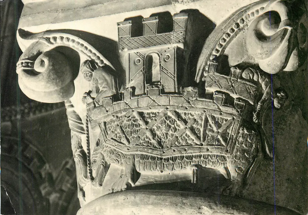 CAEN - Abbaye aux Dames — Kirche der Dreifaltigkeit, Kapitell des Chors: das Elefant (Ende des 11. Jahrhunderts) — Edition CAUD 77125, Petit le Moisenay - Vorderseite