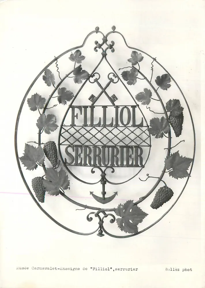 Serralheria Fillliol — Museu Carnavalet — Enseigne de 'Fillliol', serralheiro — Bulloz phot - Frente