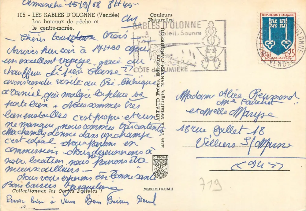 Les Sables-d'Olonne — Les bateaux de pêche et le centre-marché — Couleurs Naturelles - Verso