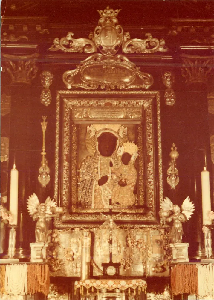 Monasterio de Jasna Góra — altar con imagen de la Virgen de Częstochowa — Agencja Wydawnicza Krajobowa - Anverso