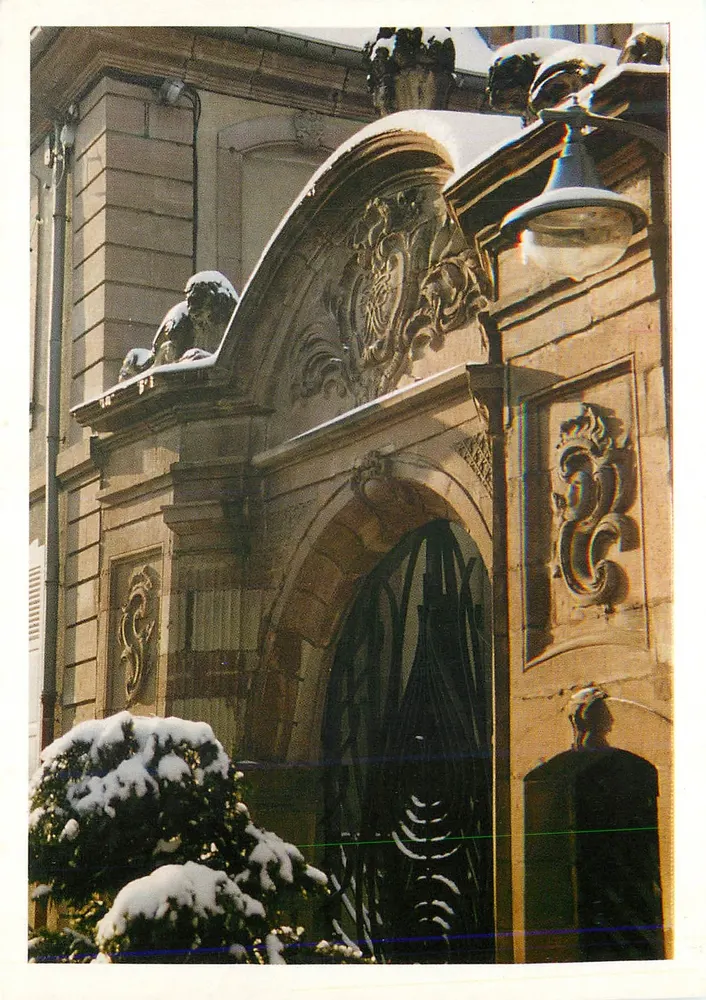 Porte de la Bibliothèque (Sandor Kiss) — Sarrebourg — Éditée par l'Office de Tourisme de Sarrebourg - Recto