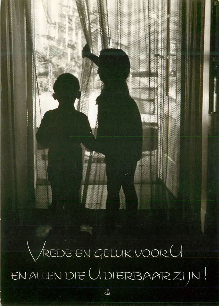 Kinder-Silhouetten vor einem Fenster — Frieden und Glück für Sie — Verlag W. & Tr., Nr. 2248 - Vorderseite
