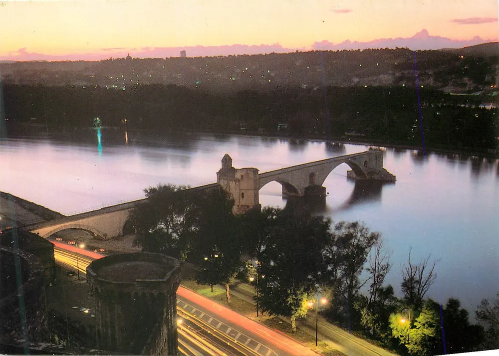 Avignon — Vista noturna do Ponte Saint-Bénézet — Éditions OVET - Frente