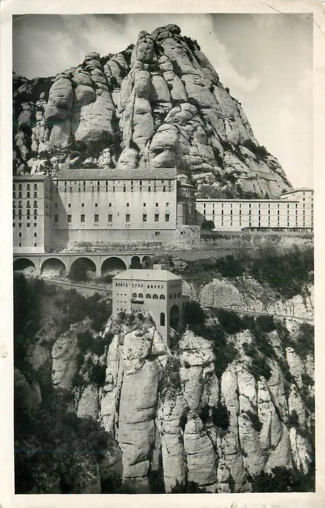 Montserrat - Vista parcial del Santuario — Foto Dom Ripol, O.S.B., n° 525 - Recto