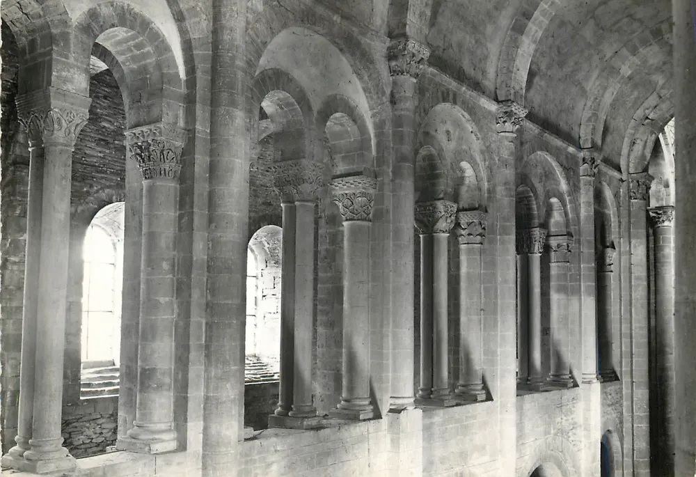 Conques (Aveyron) — Tribunas da Nef — Lado Norte — Douziech Photo-Édition Rodez - Frente