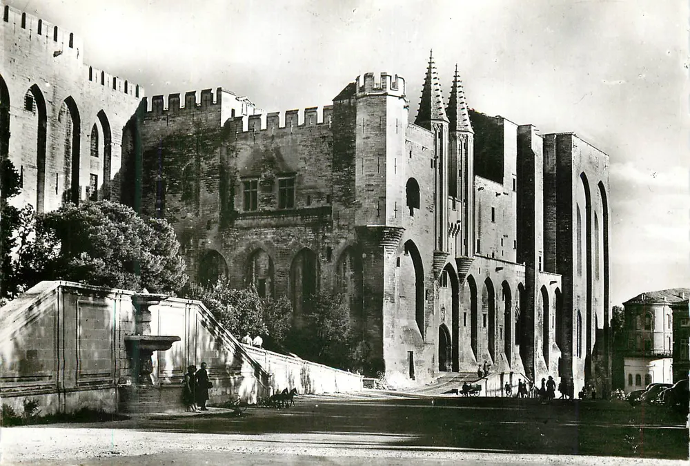 Avignon (Vaucluse) — O Palácio dos Papas. Fachada de Clément VI — Éditions Lumières Frères, Lyon - Frente