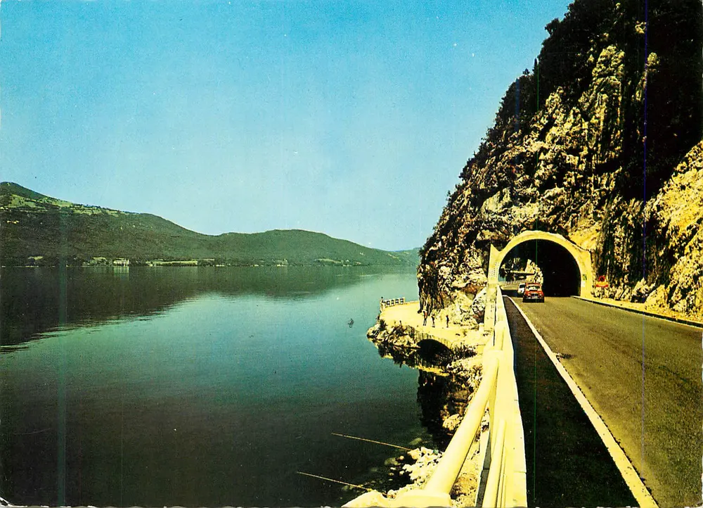 Lac du Bourget — vue du tunnel de l'Abbaye d'Hautecombe — Éditeurs Jansol, Chambéry - Recto