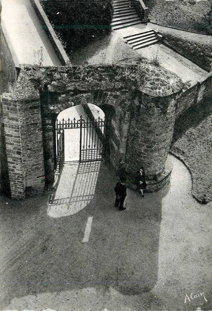 Dinan (C.-du-N.) — Entrée du Château de la Duchesse Anne — Alain - Recto