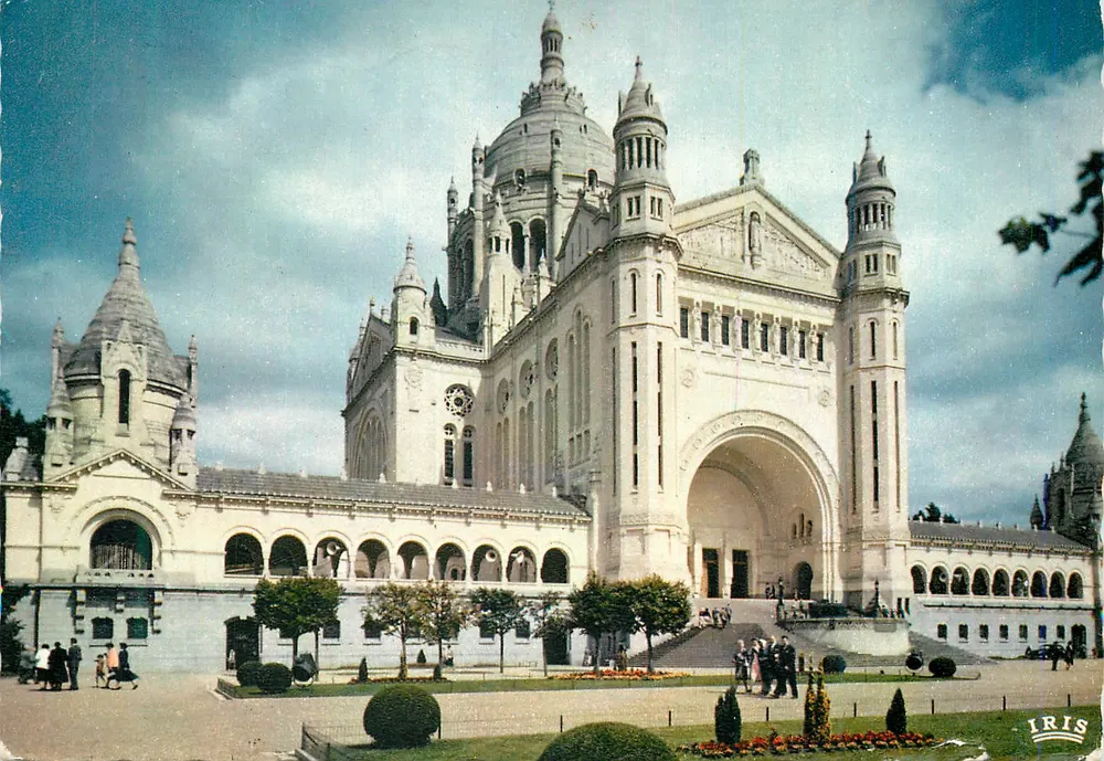 Basílica do Sagrado Coração — Lisieux — editada por IRIS - Frente
