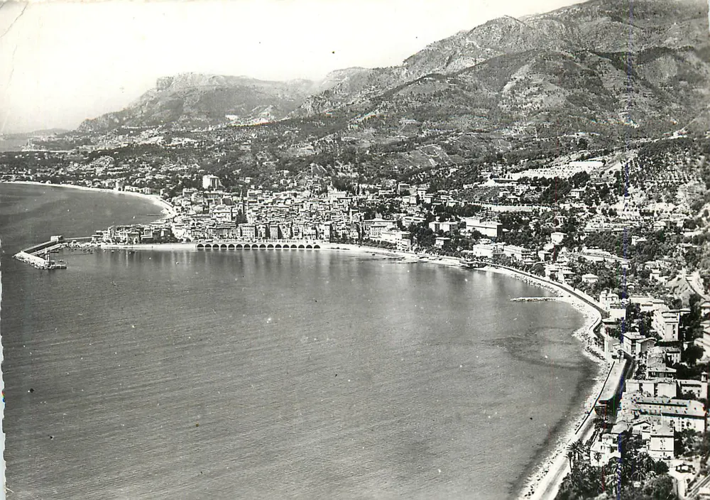 Menton (A.-M.) — Vista geral tirada da Fronteira — Editor A.-M. n°12.619 - Frente