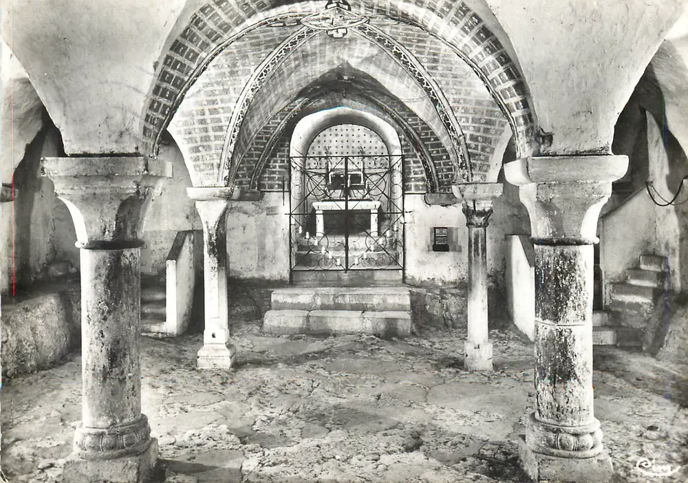 Crypte de l'abbatiale de la Madeleine — Vézelay (Yonne) — Collection « Magnasin du Pèlerin » - Recto