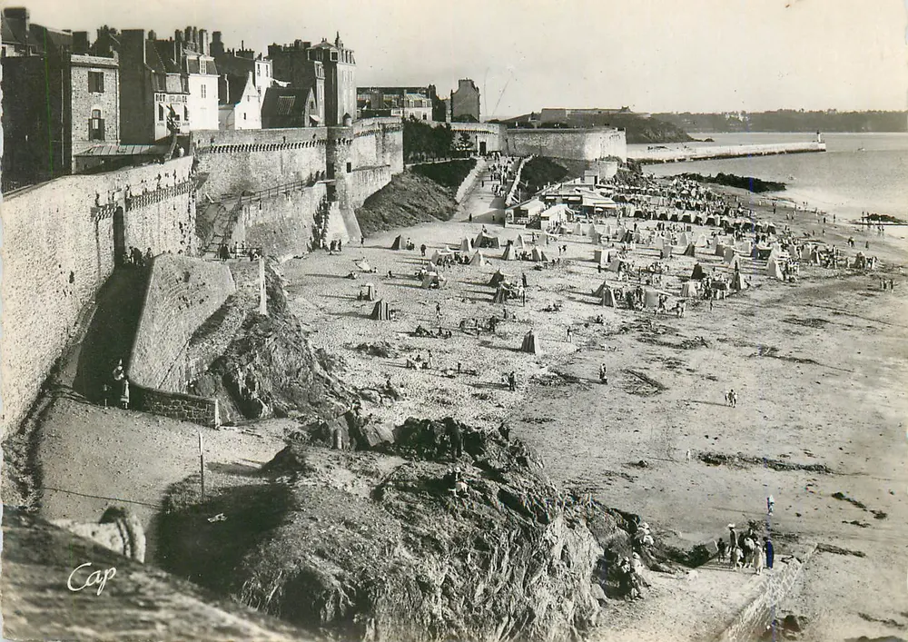 Saint-Malo — A praia de Bon-Secours — C.A.P. Strasbourg - Frente