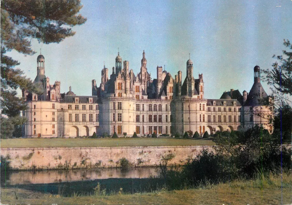 Chambord (Loir-et-Cher) — Das Schloss (16. Jahrhundert) — Nordseite — Service Commercial Monuments Historiques - Paris - Vorderseite
