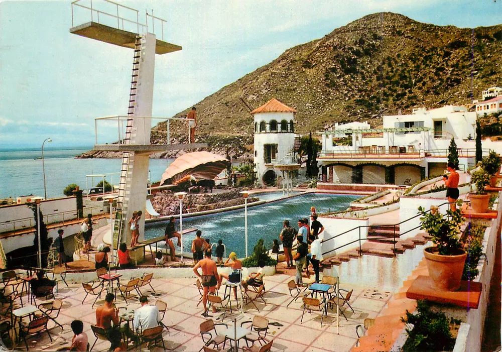 Rosas (Costa Brava) — Die fantastische Schwimmbad von 'El Molí Blau' — Gráficas Harris (Barcelona) n° 1168 - Vorderseite