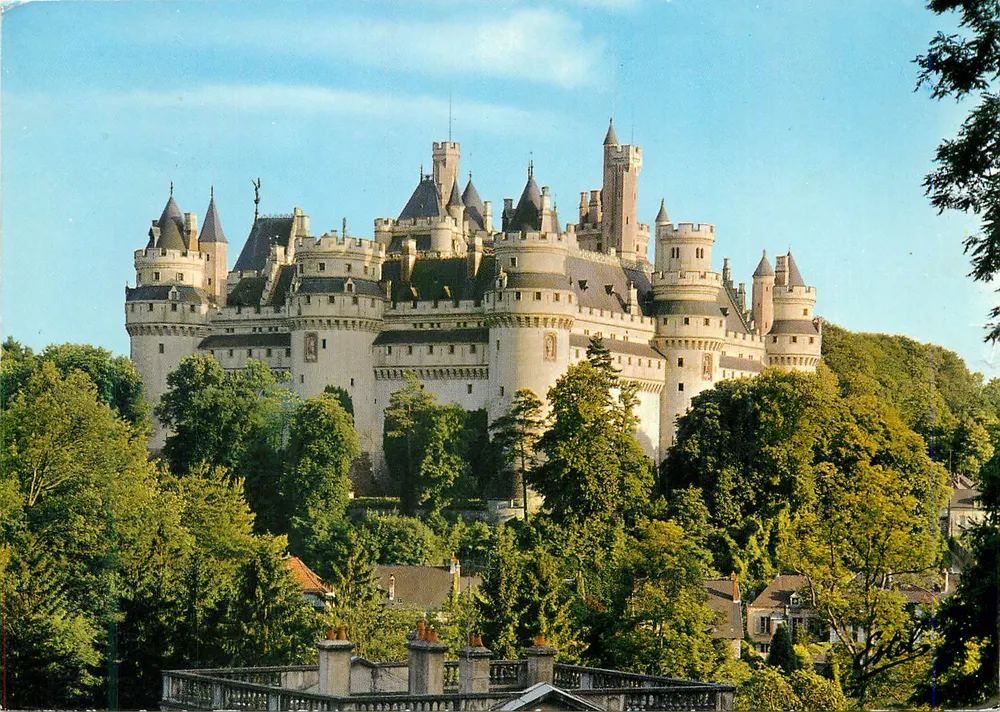 Château de Pierrefonds — vue panoramique — Éditions de la Mare, BLOIS (L & C) - Recto