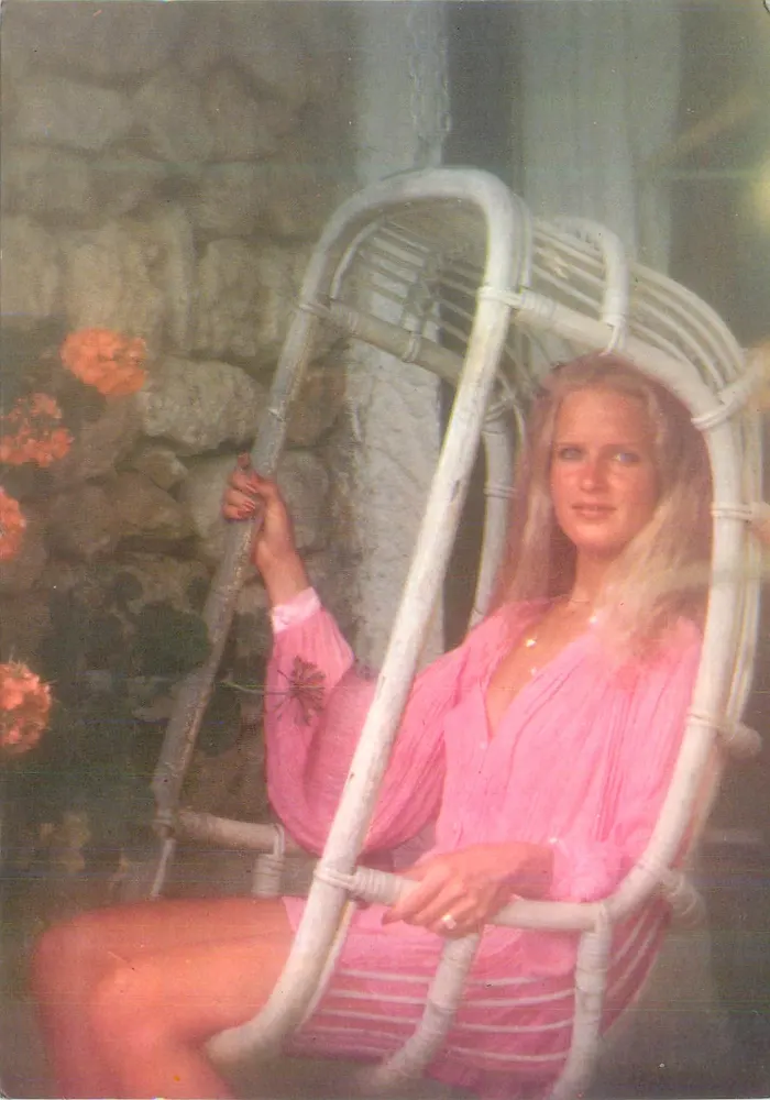 Mulher em vestido rosa — em um balanço — Éd. Donnizas-Pérezgan, n° 433/1 - Frente