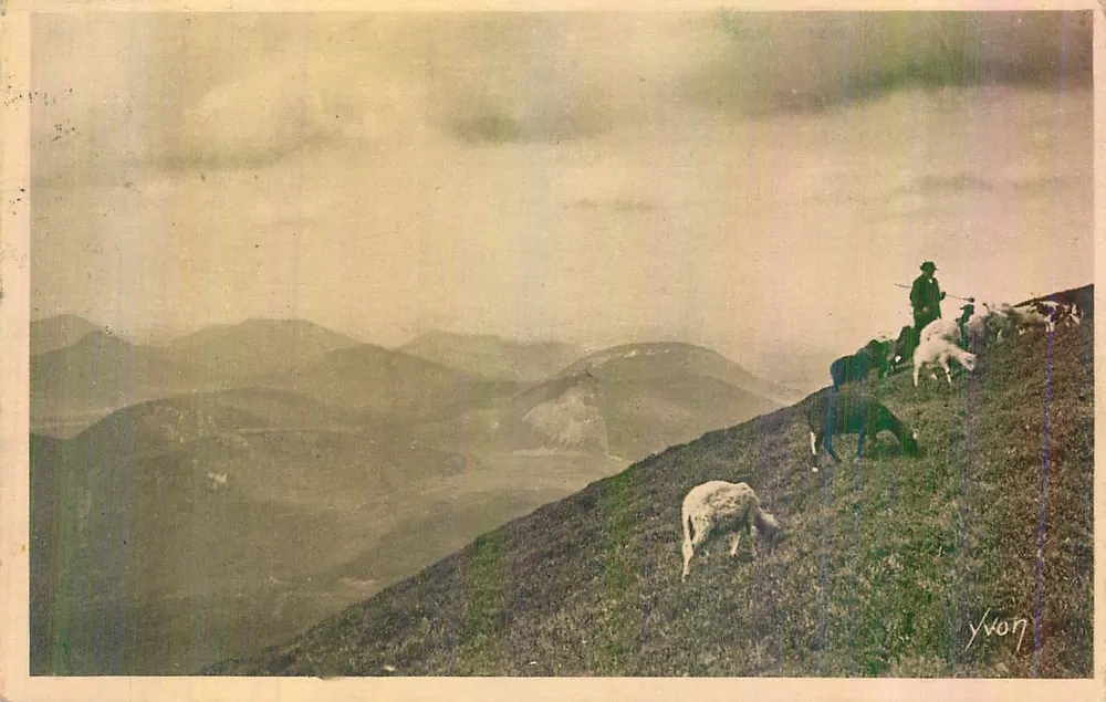 Am Gipfel des Puy de Dôme — Die Dômes-Berge oder Kette der Puy — Éditions d'Art YVON - Vorderseite