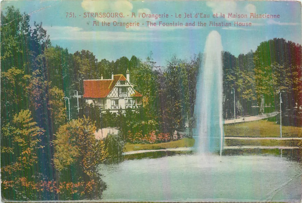 Straßburg - Am Orangerie - Der Wasserspurt und das elsässische Haus - Vorderseite