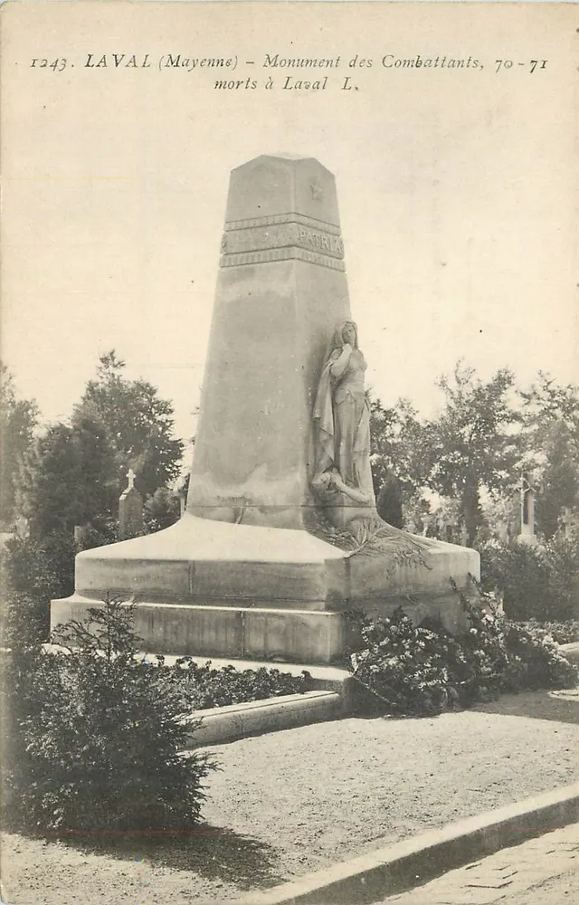Laval (Mayenne) — Denkmal der Kämpfer, 70-71 Tote in Laval L. - Vorderseite