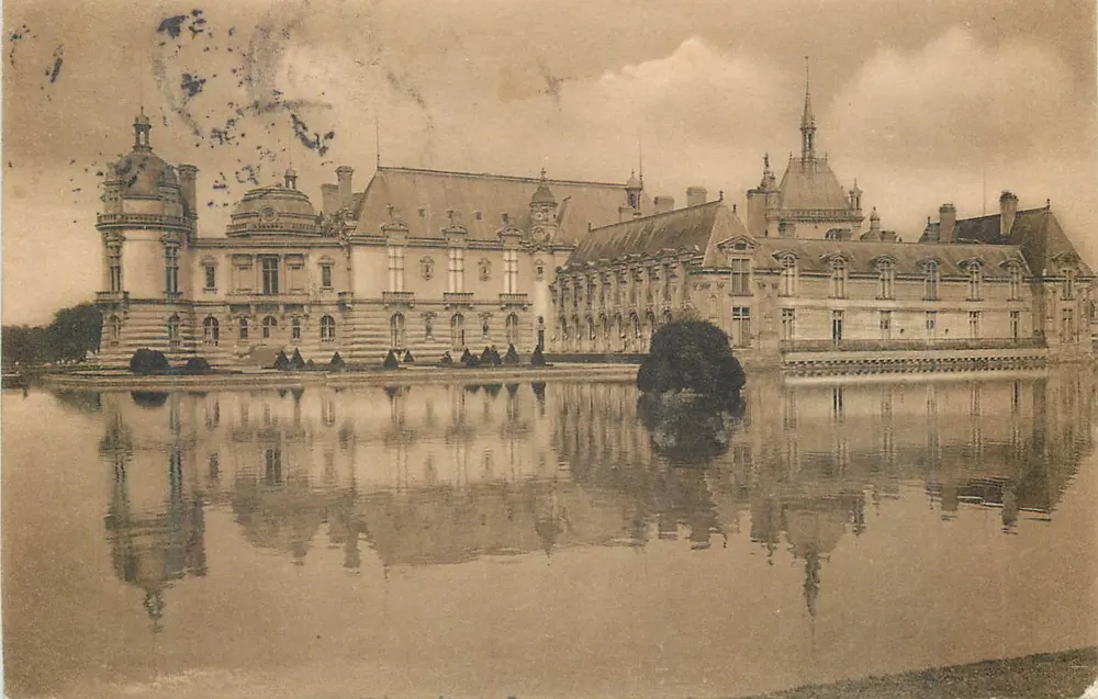 Chantilly — O Castelo — Fachada Sudoeste — Carta Postal de Luxo - Frente