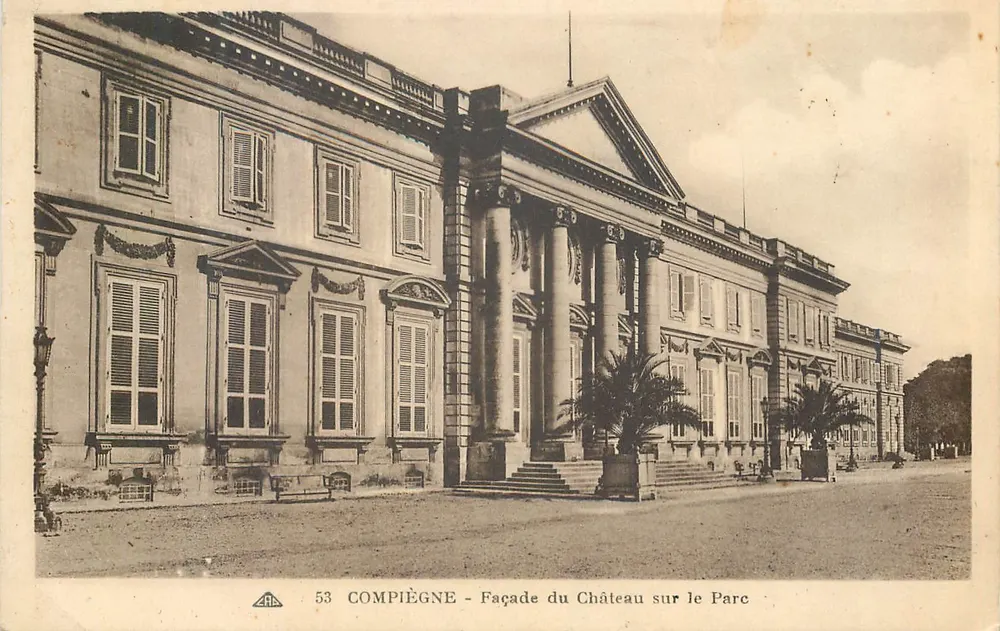 Compiègne — Facha da Casa de Compiègne no Parc — editor A.P.A. n° 53 - Frente
