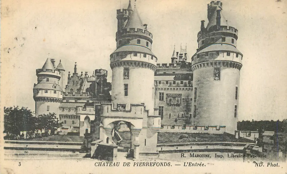 Castelo de Pierrefonds — A Entrada — R. Marotine, Imp. Librairie-Papeterie - Frente