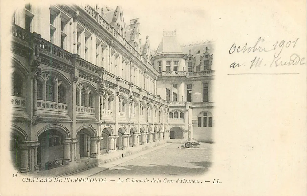 Schloss Pierrefonds — Die Säulenreihe des Ehrenhofes — LL. n°48 - Vorderseite