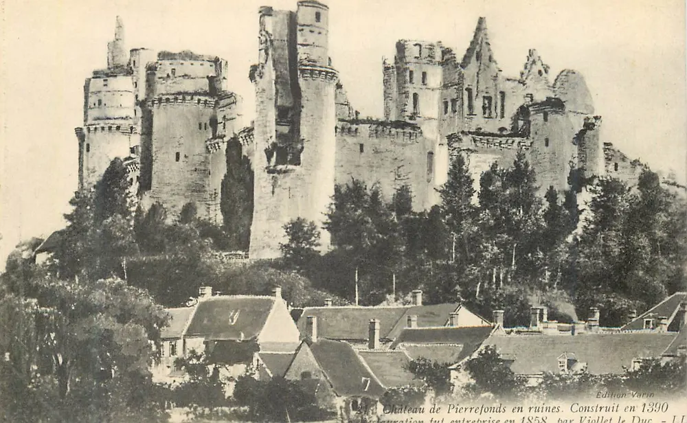 Château de Pierrefonds en ruines — Reconstruction entreprise en 1858 par Viollet le Duc — Édition Varin - Recto