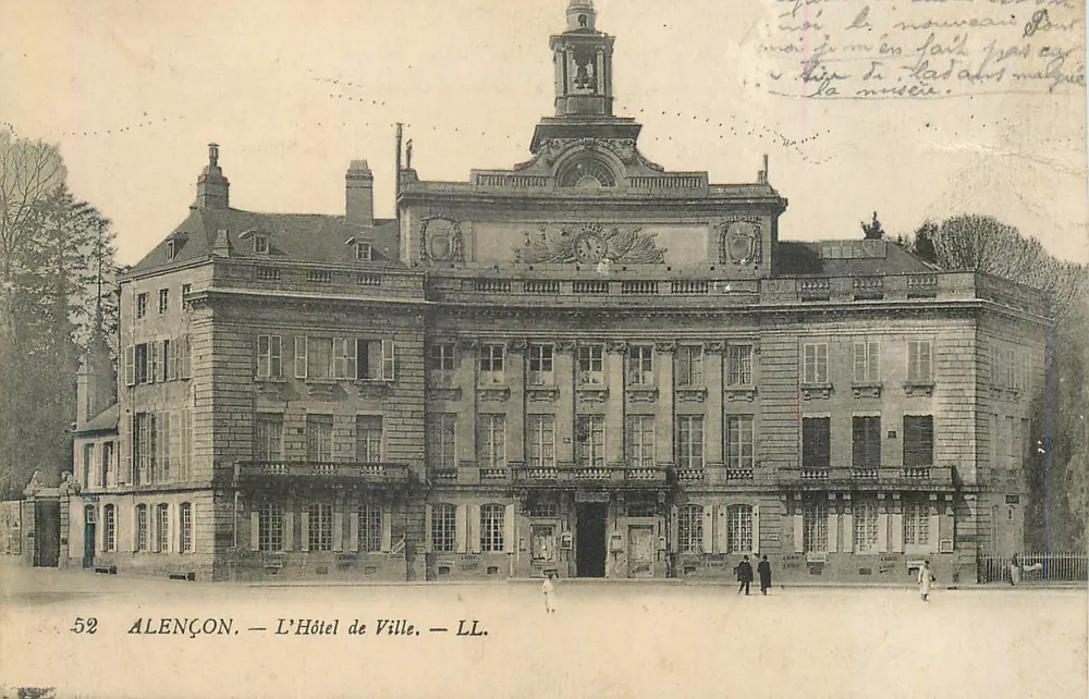 Alençon — O Hôtel de Ville — LL. - Frente