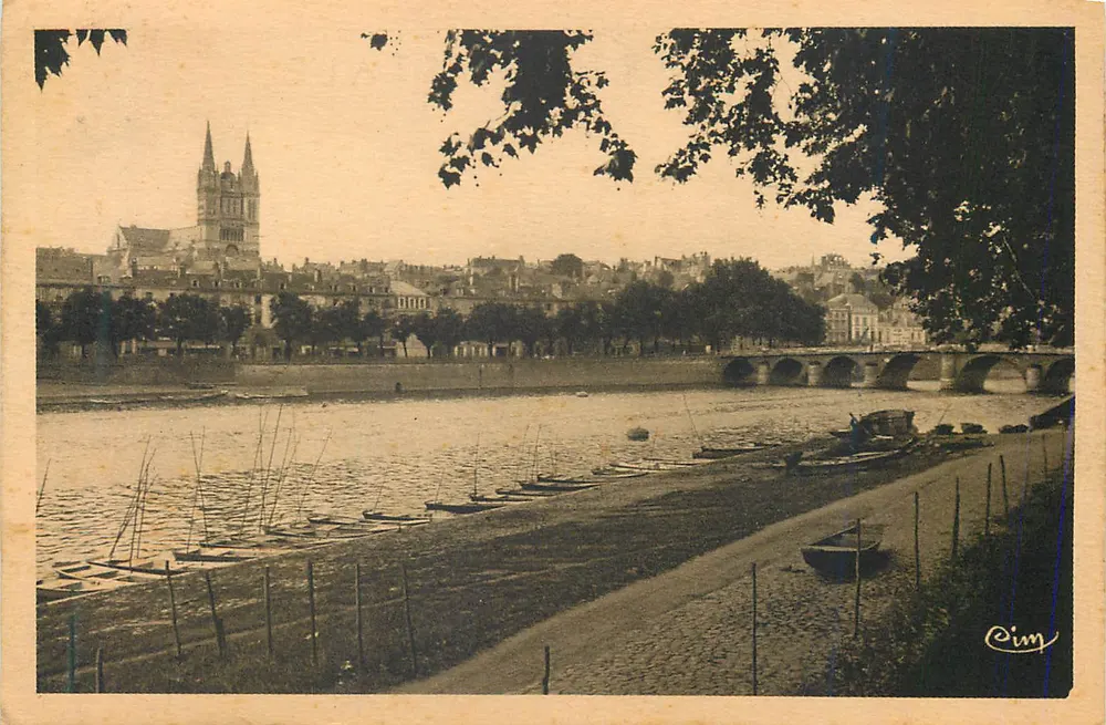 Angers — Vista Geral — Héliogravure Cim - Frente