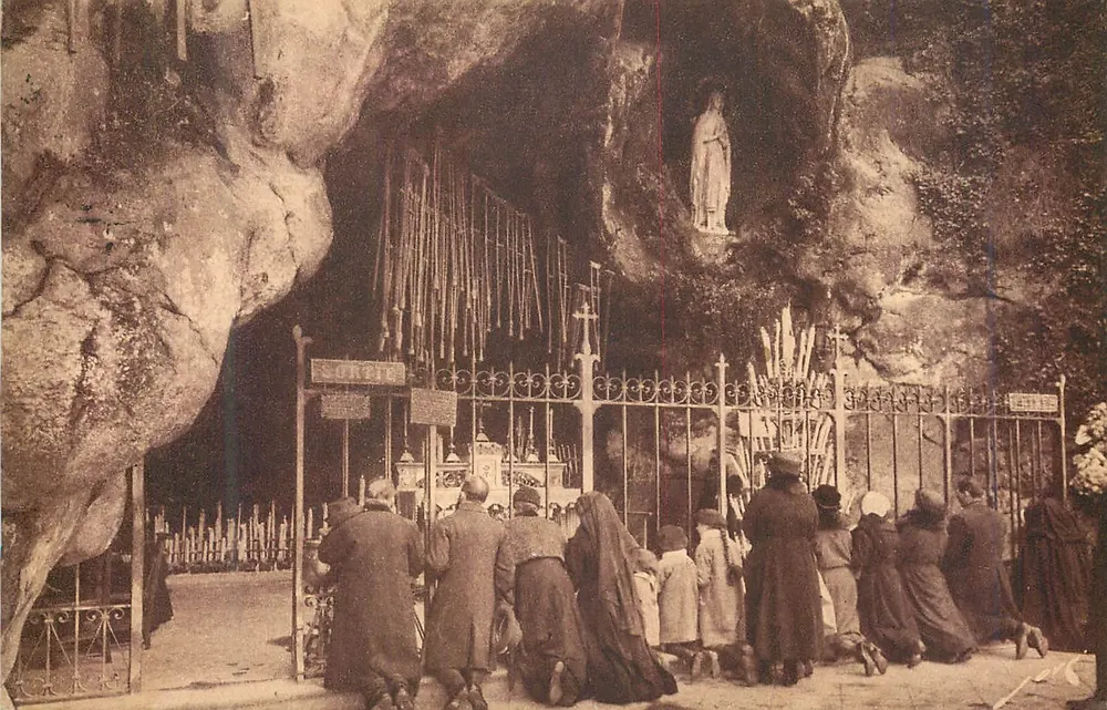 Lourdes — A Virgem chamada Bernadette — Éditions JOVÉ PAU (B.-P.) n° 412 - Frente
