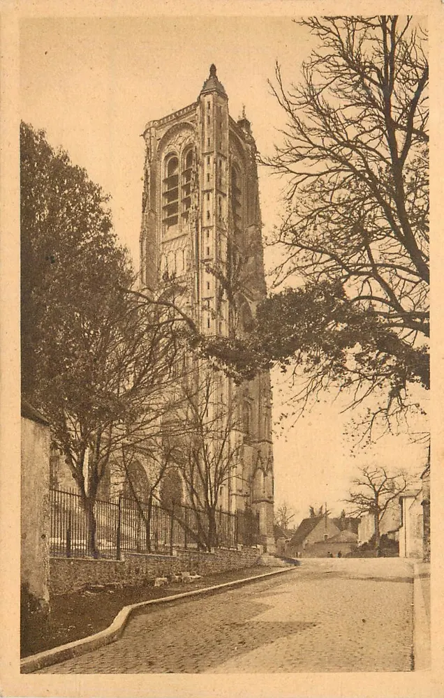 Bourges — La Catedral — Torre del Norte — Editor Levé et Neurdein, París - Anverso