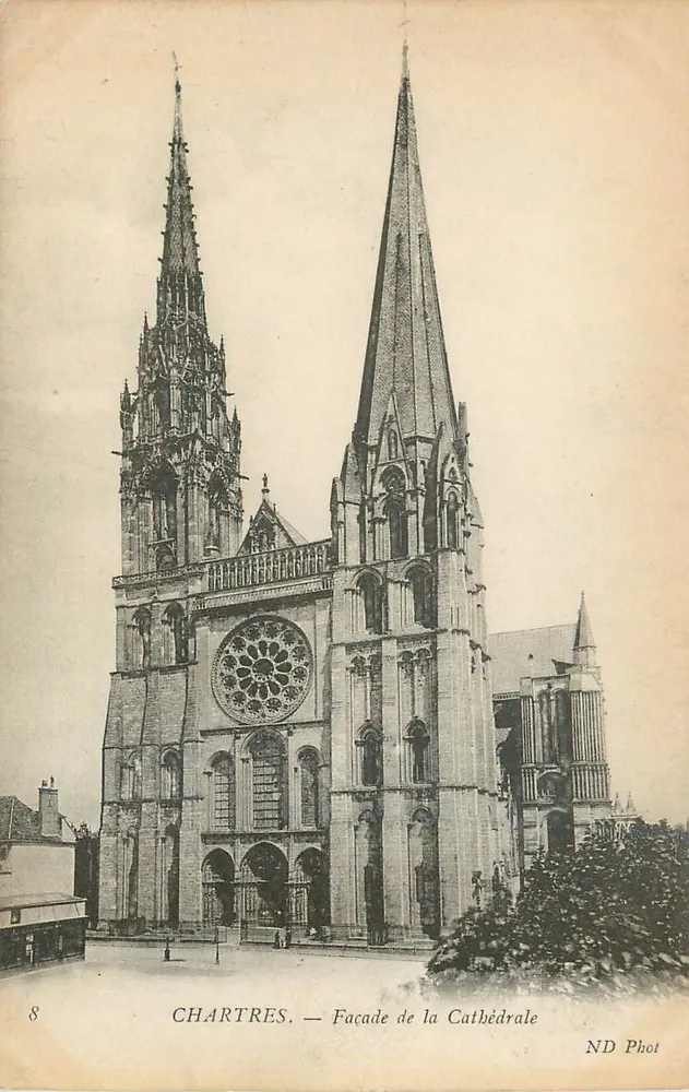 Chartres — Fachada da Catedral — ND Phot - Frente