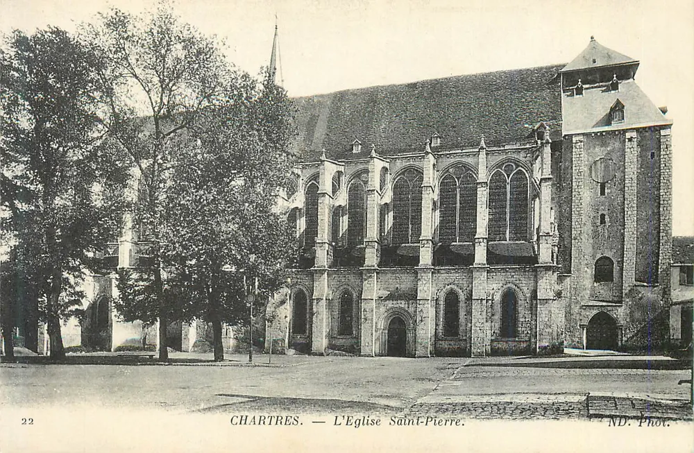 Chartres — A Igreja de São Pedro — ND. Fot. - Frente