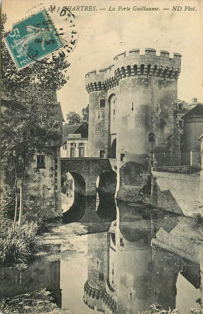 Chartres — A Porta Guillaume — ND Phot. - Frente