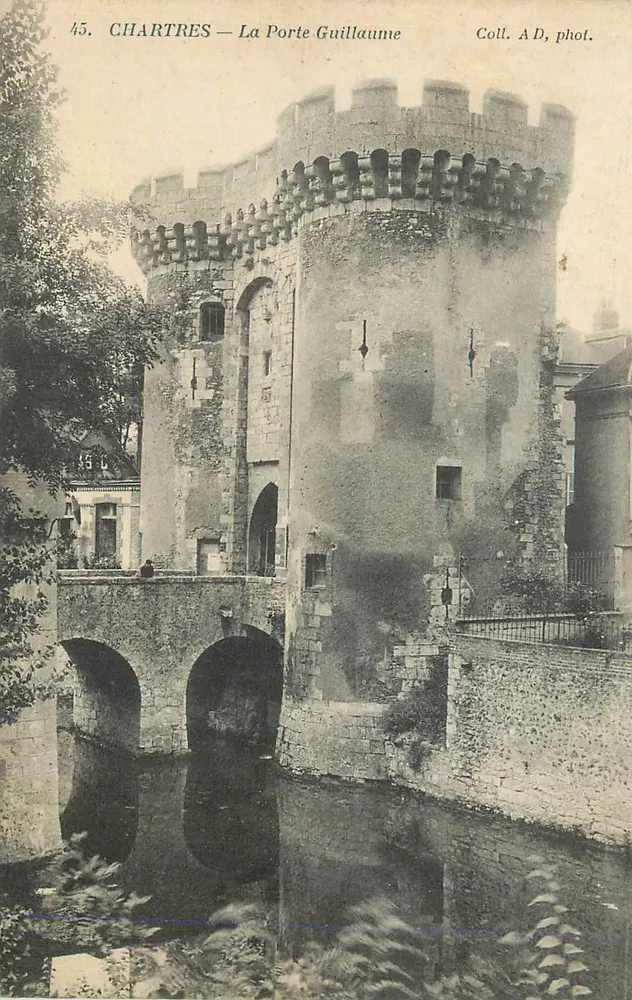 Chartres — A Porta Guillaume — Coll. A.D. phot. - Frente