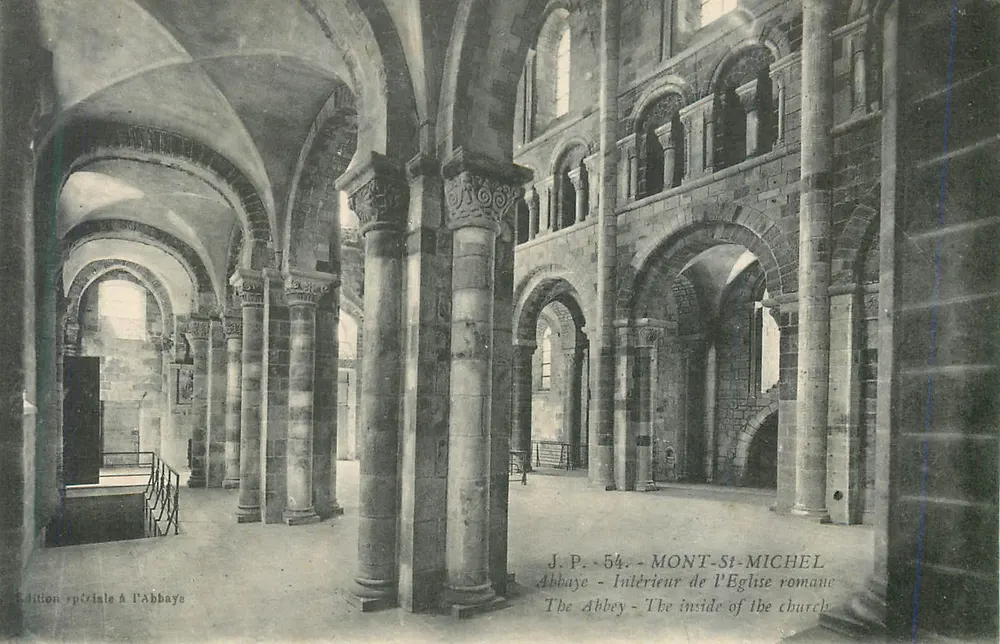 Mont-Saint-Michel — Intérieur de l'église romane — Édition spéciale à l'Abbaye - Recto