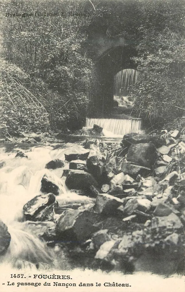 Le passage du Nançon dans le Château — Fougères — Collection T. Rémonet — n° 1457 - Recto