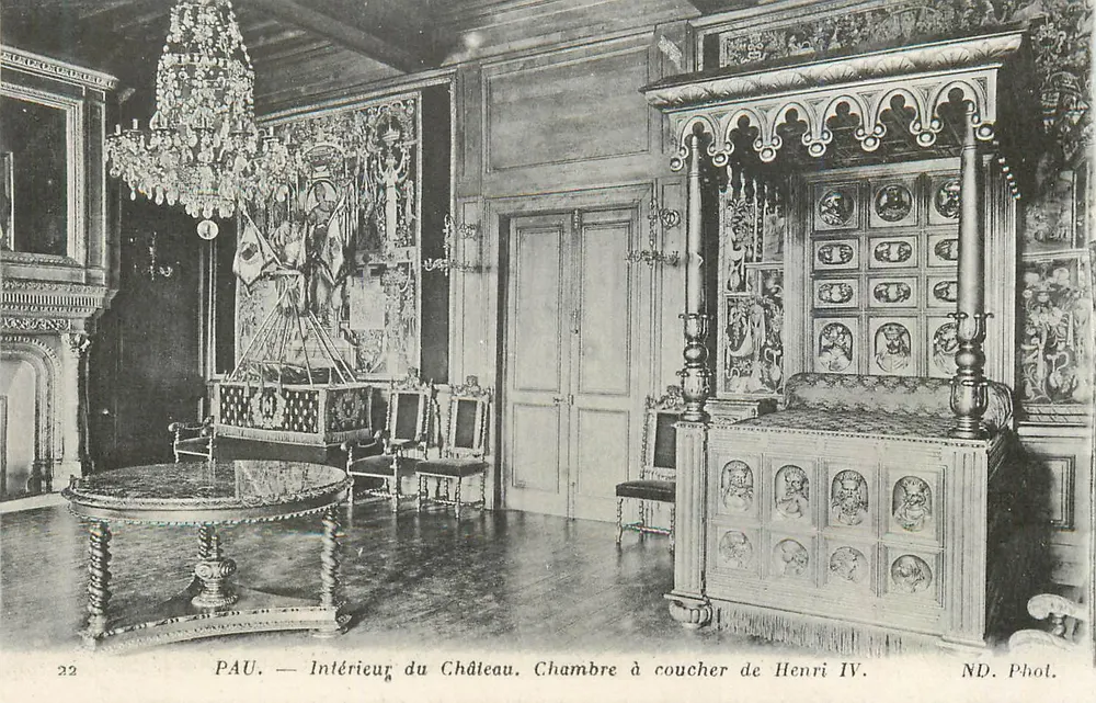 Pau — Innenraum des Schlosses. Schlafzimmer von Henri IV. - Vorderseite