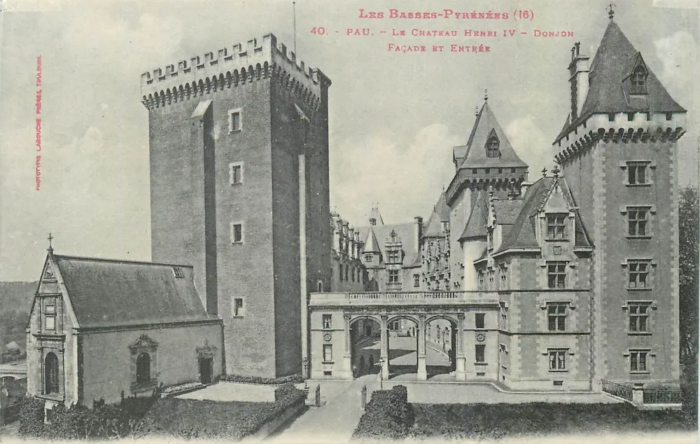 Les Basses-Pyrénées (18) - Pau - Schloss Henri IV - Fassade und Eingang - Vorderseite