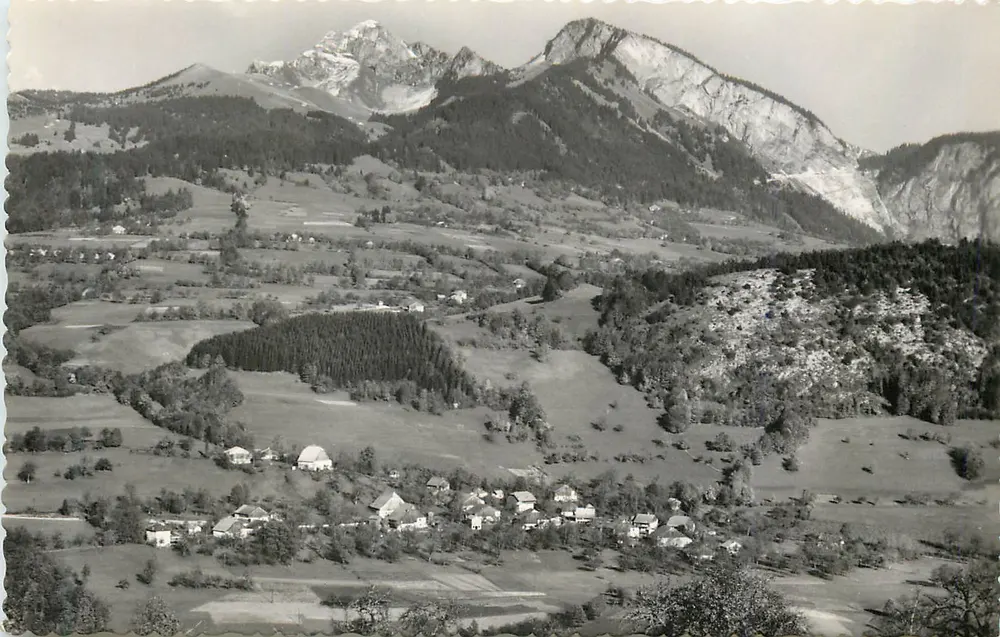Quincy — Panoramablick auf das Dorf und die Berge — Edition Gil Annemasse - Vorderseite