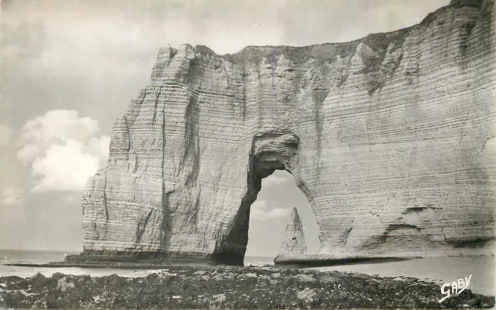 L'Aiguille à travers la Manneporte — Étretat — Éditions Gaby - Recto