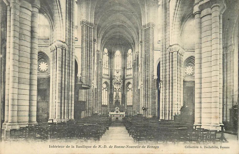 Innenansicht der Basilika Notre-Dame de Bonne-Nouvelle in Rennes — Sammlung A. Dechelette, Rennes - Vorderseite