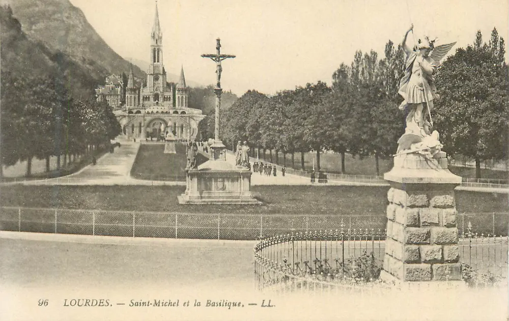 Lourdes — São Miguel e a Basílica — LL. - Frente
