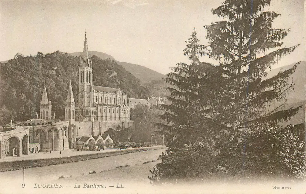 Lourdes — A Basílica — LL. — SELECT - Frente